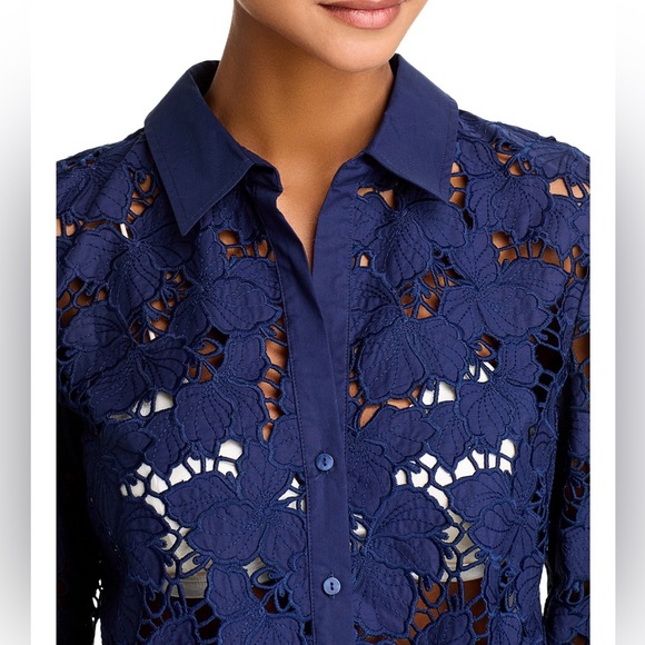 L’agence Seychelle lace top in navy. New with tags. Size s/p. 💙 - Picture 2 of 8